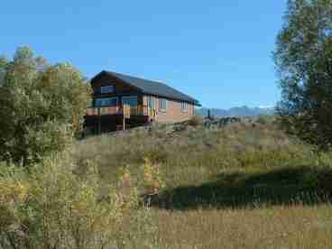 Yellowstone Vacation Home on the River--Lookout South HOT TUB--WI FI