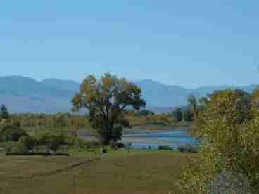 Yellowstone Vacation Home on the River--Lookout South HOT TUB--WI FI