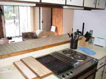 Jenn-Air range and breakfast bar