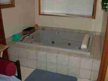 Whirlpool tub