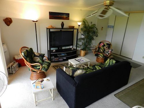 Relax on simple, child friendly bamboo furniture in a tropical island atmosphere!
TV, DVDs, BASIC cable, wireless internet capability, books, a stereo w/ a selection of Hawaiian CDs. The LR has a queen sofabed. LR has floor-to-ceiling glass overlooking a private garden view with ocean view in the distance!
