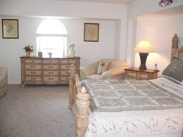 King-Size Bedroom with En-Suite