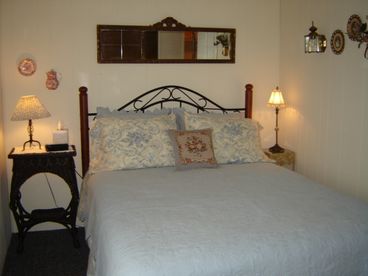 Private bedroom with queen size bed