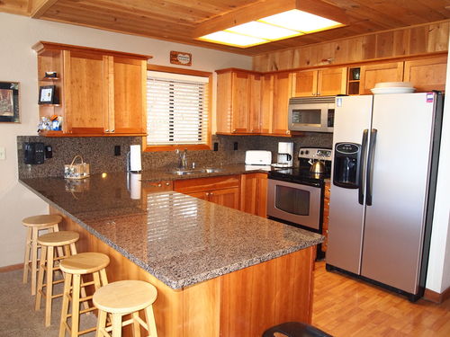 Cherry cabinets, granite counters