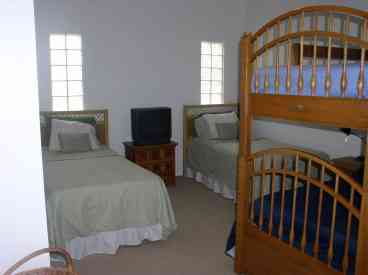Kid\\\'s Room w/ 4 twin beds