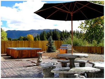2 LARGE HOT TUBS overlooking LAKE TALLAC, HEAVENLY RUNS & TALLAC MTN. RANGE