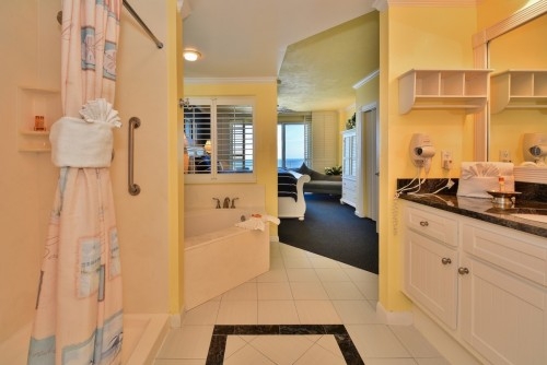 Master Bath with Shower & Jetted tub