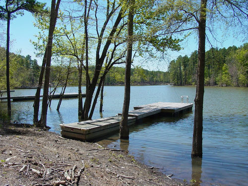 At Anchor Lakeside. Short walk from back yard to the lake.  Last Dock in Cove
Nearby Fire Pit. Bring your fishing gear and catch the big out in the lake or right here off the dock. Satterwhite Point Marina and Flemingtown Road Boat Launch located as your headed toward main lake. 