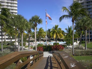 Bridge to/from pool & Beach