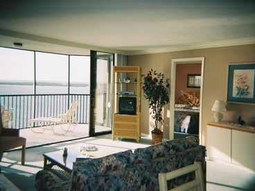 Wall to wall views of the bay!