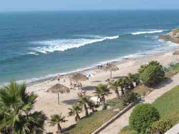 Las Gaviotas Community has a private beutiful beach, perfect for surfing and swimming. Picnic area by the beach. This beach is both sandy and rocky.