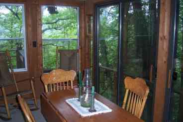 4 BDRM/2 Fireplace/Large Porch Mountain View Home