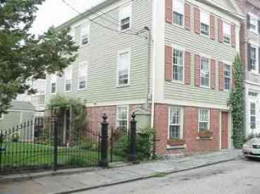 32 Gold Street
