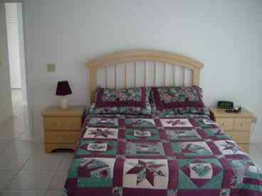 Queen size bed, dresser and bureau
TV