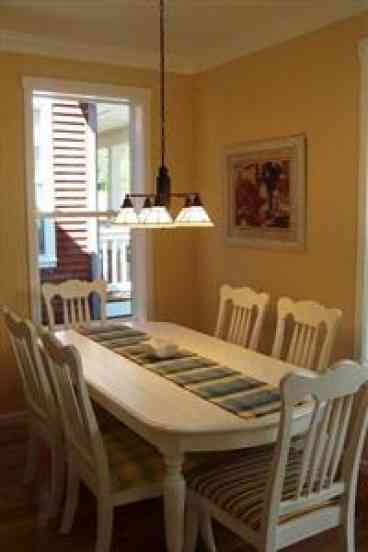 Great Galley Kitchen - Enough room to seat 11 with the counter stools. 