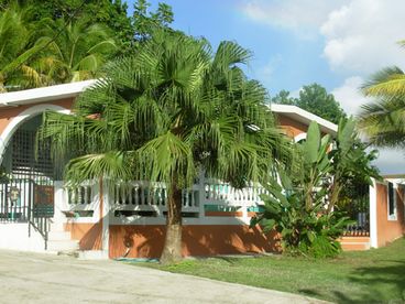 Wonderful 3 bedroom home with private pool. 