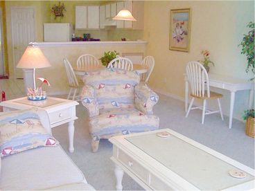 Living Room, Computer Desk & WIRELESS INTERNET!
