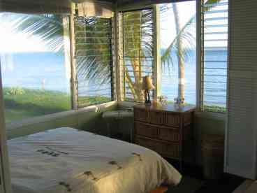 View Hawaiian Sunrise Beach Cottage