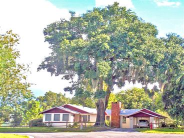 View Oak Tree Villa sleeps 10 125