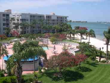 View Exclusive Isla Del Sol Condos