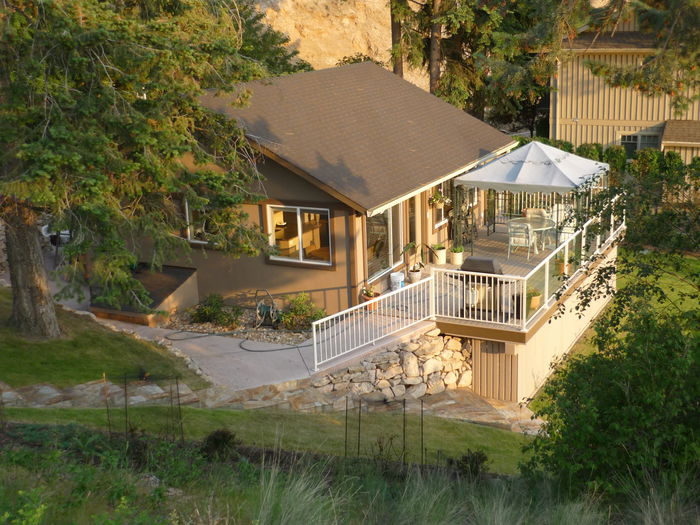 View Okanagan Lakeside Cottage