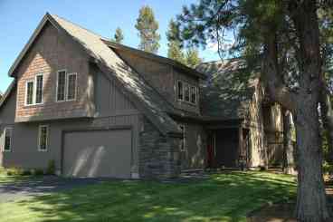 View NOW AVAIL  Pinecone Lodge  Luxury