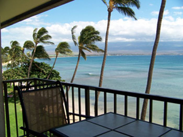 View Direct Maui BEACHFRONT condo