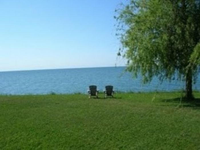 View Larks Lookout Waterfront Cottage