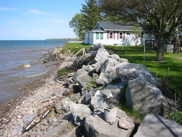 View Lake Ontario Waterfront Cottage