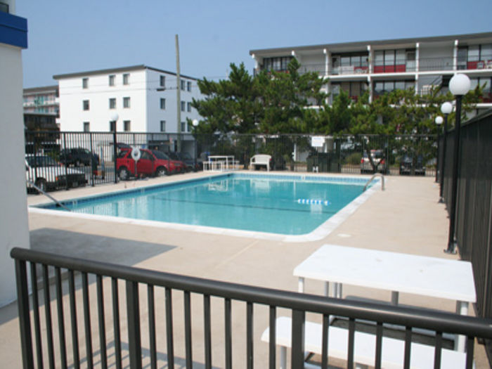 View Oceanside w a Pool  1 Bedroom