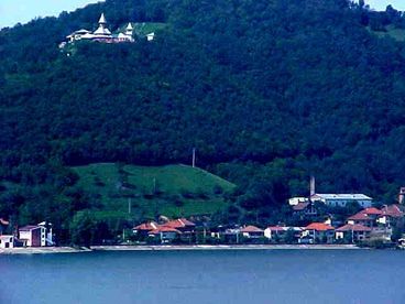 View Vila on the border of the lake