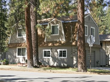 View Elegant  Cozy Cottage Walk to Lake