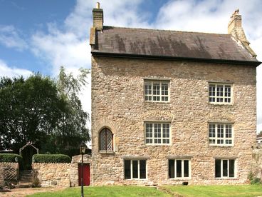 View Llanthony Secunda Manor