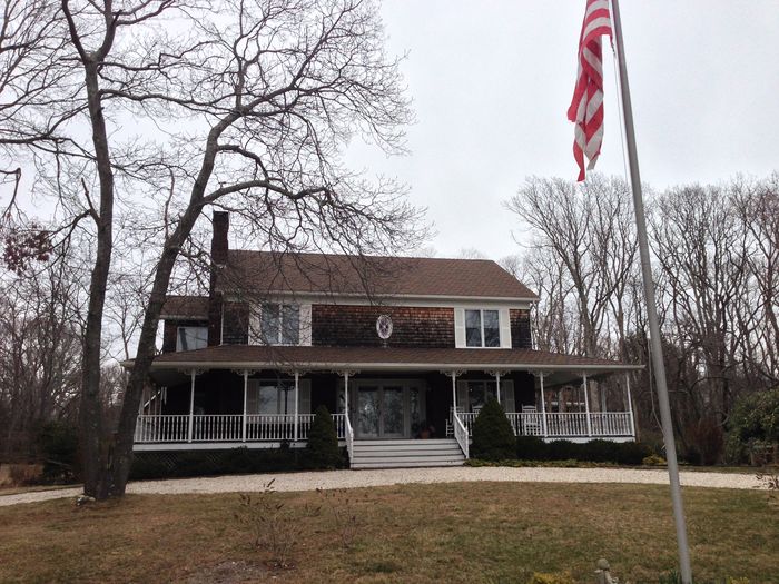 View GORGEOUS SHELTER ISLAND HOUSE ingroup