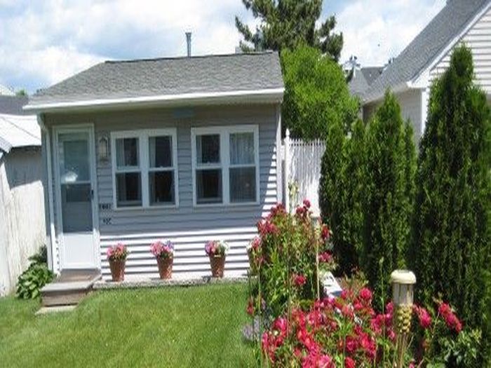 View Ennis Cottage with private beach