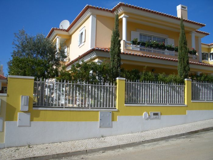 View Beautiful Villa in Cascais close