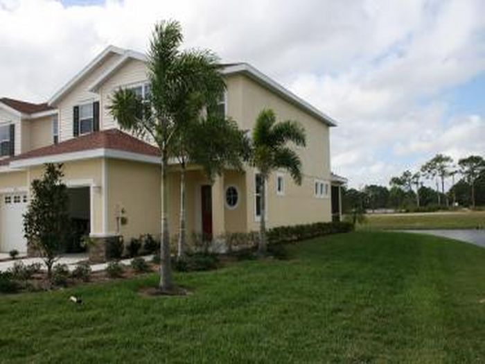 View Lakefront 3 Bedroom Townhome