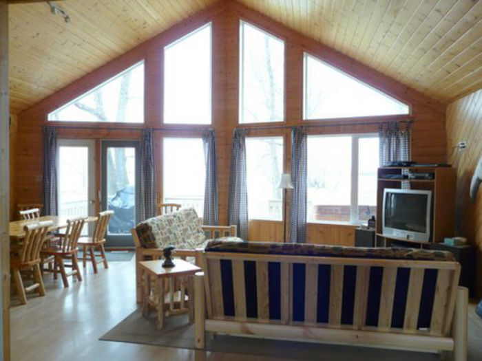 Lake Manitoba Narrows, Manitoba Waterfront Cottage 2 Hours From Winnipeg