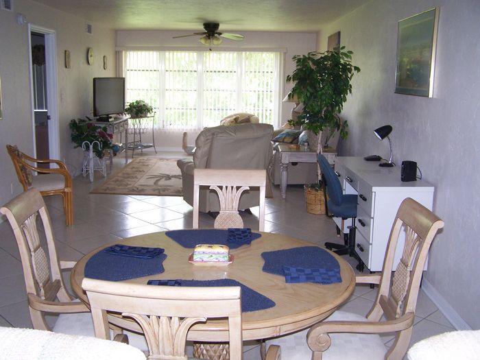 Naples, Florida Beautiful Winter Park Condo 2BR/2BA Great Pool