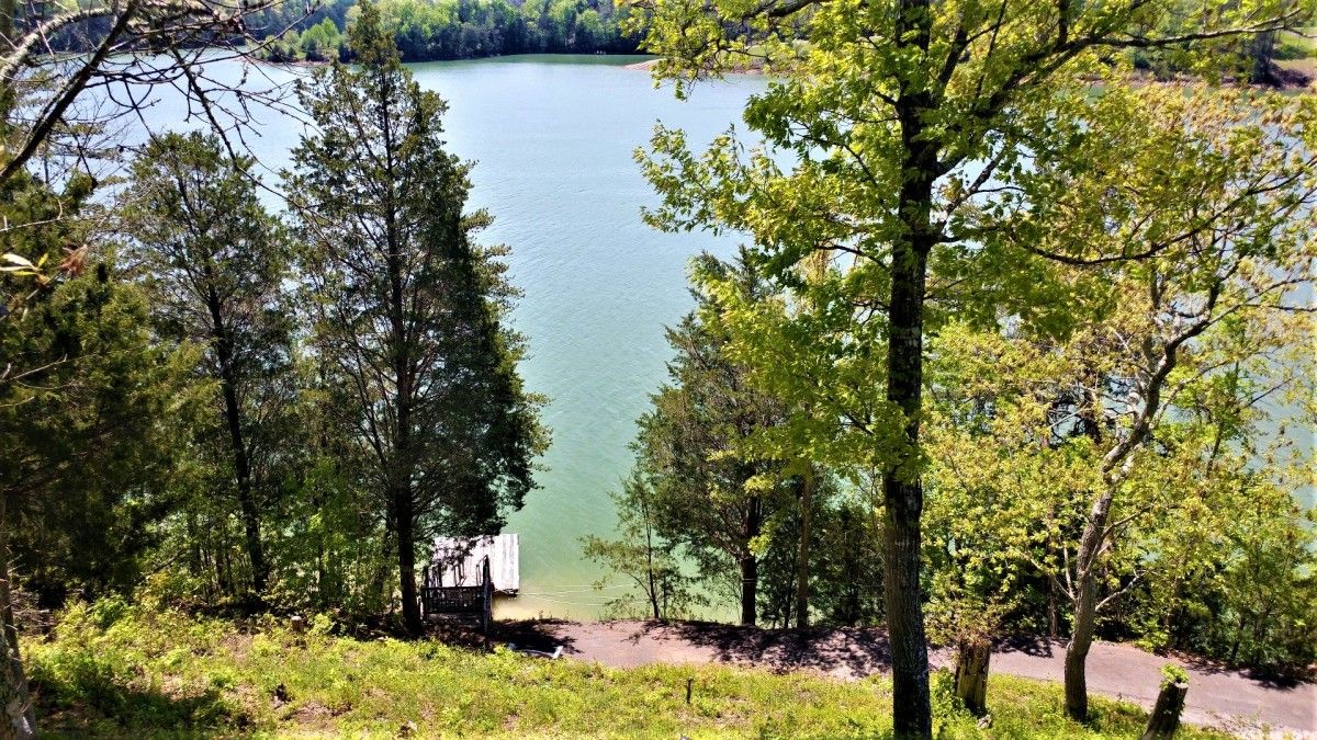 View Lakefront Cottage