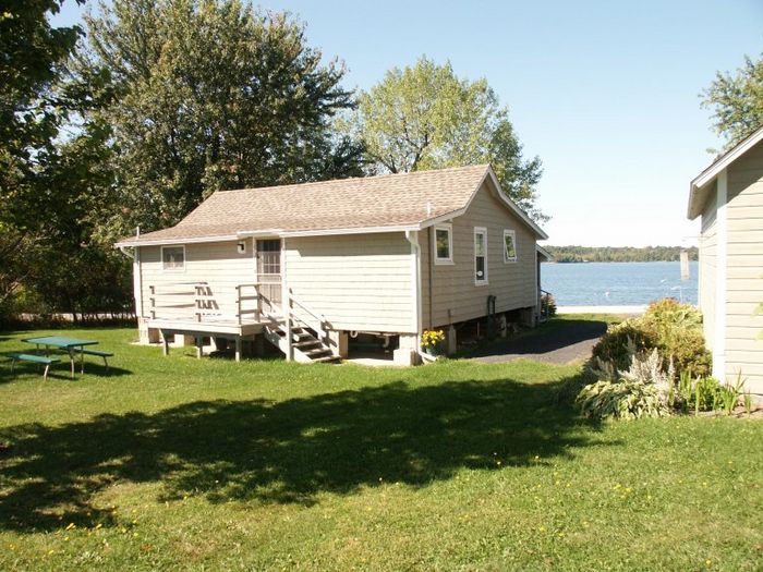 View 2 BR Lakefront CottageGreat Sunsets