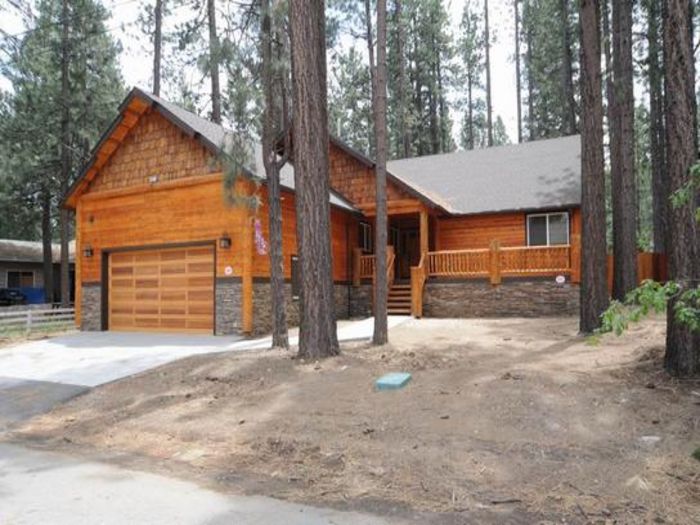 View Stunning New Tamarack Lodge with