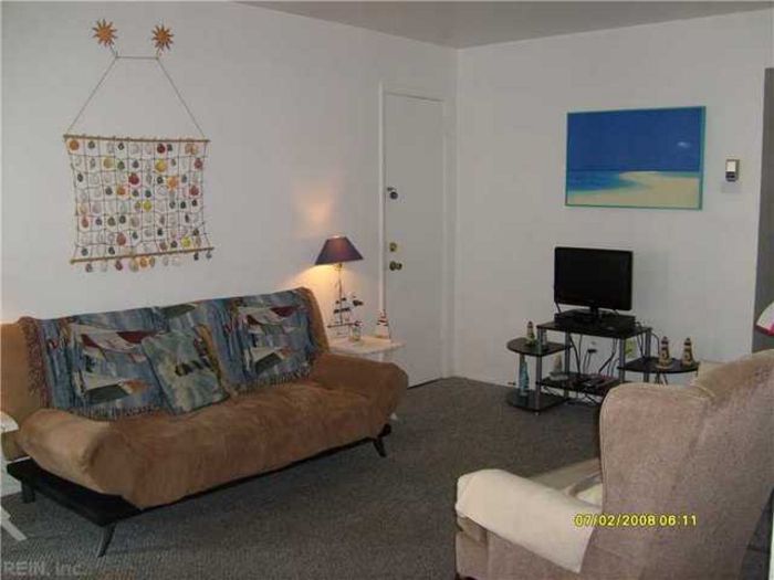 View Charming Condo Block to Beach just