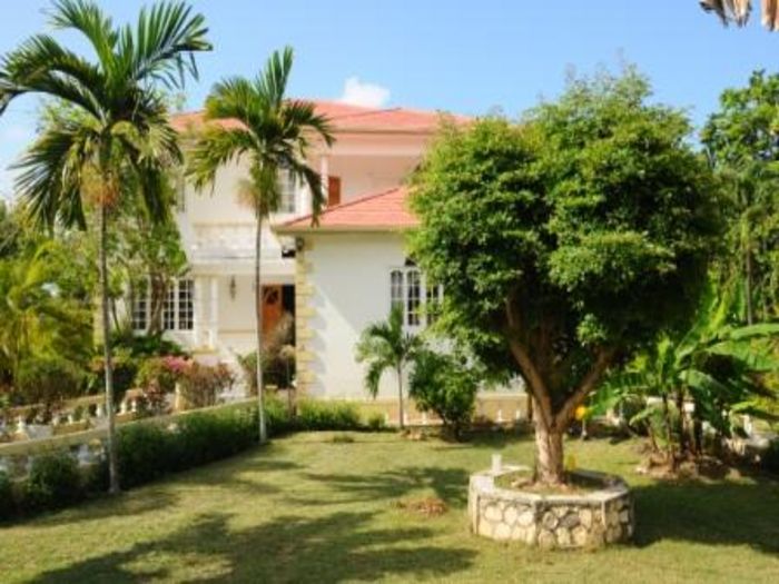 View Luxury Jamaica Villa with Swimming