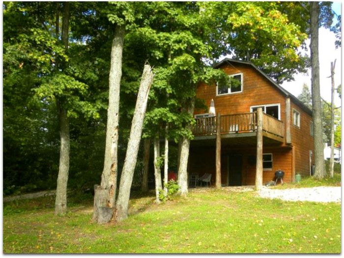 View East Lake Cottage  a classic lake