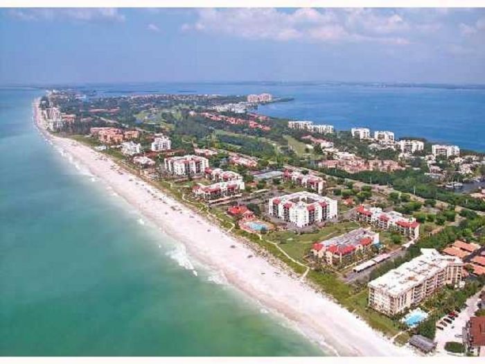 View 2 Bedroom Condo Beach side on