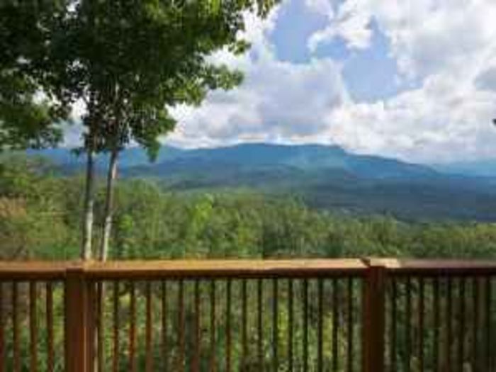 View SUMMER SALELuxury IMMACULATE CabinViewsWiFiHOT