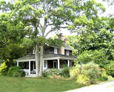 View Hamptons Farmhouse