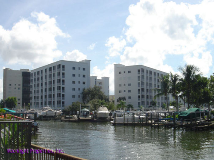 View Waterfront Casa Marina 2 Bed Condo