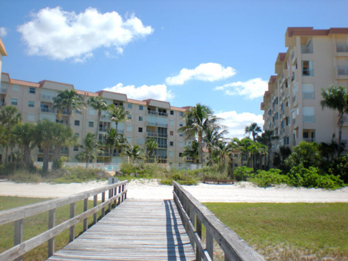 View Beachfront Leonardo Arms 1 Bedroom